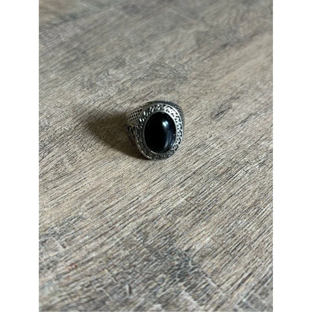 Vintage women’s size 11.5 metal black enamel center and pierced detailing ring